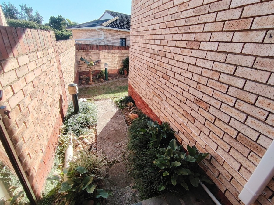 2 Bedroom Property for Sale in Walmer Downs Eastern Cape